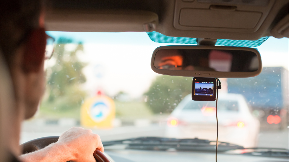 Dashcam en auto como respaldo ante accidentes viales