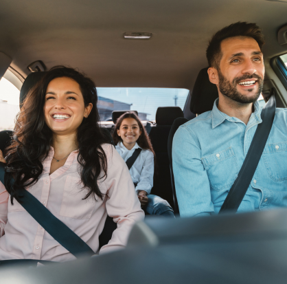 Conducir con descanso, atención y revisión previa es la mejor forma de cuidarte en carretera durante la temporada vacacional de verano.